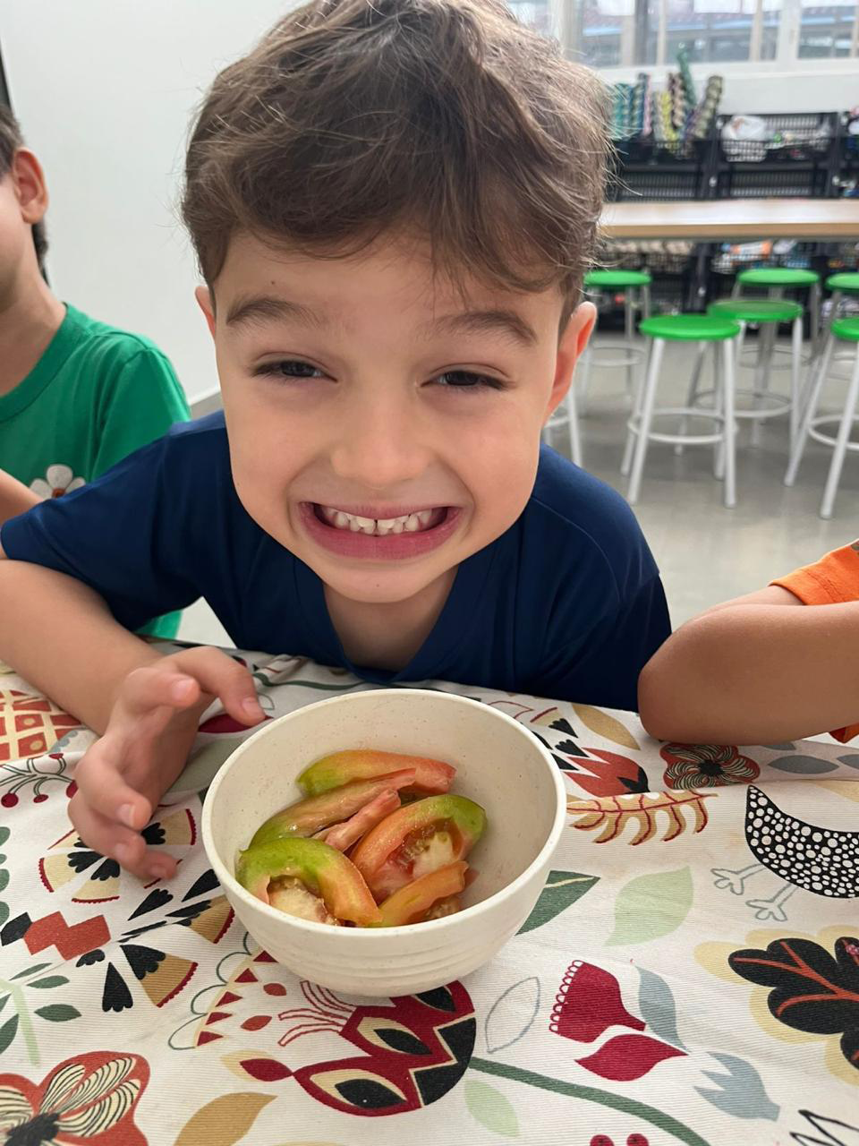 Alimentação saudável com ingredientes frescos na Escola Florescer